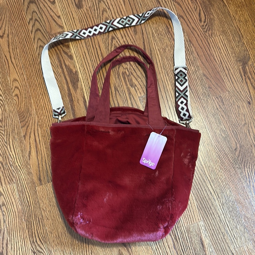 Sprigs faux fir tote with removable guitar strap